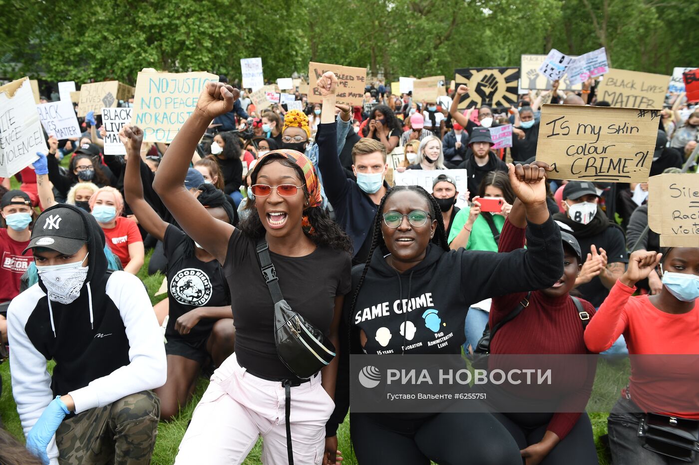 Акция в Лондоне в поддержку протестующих США