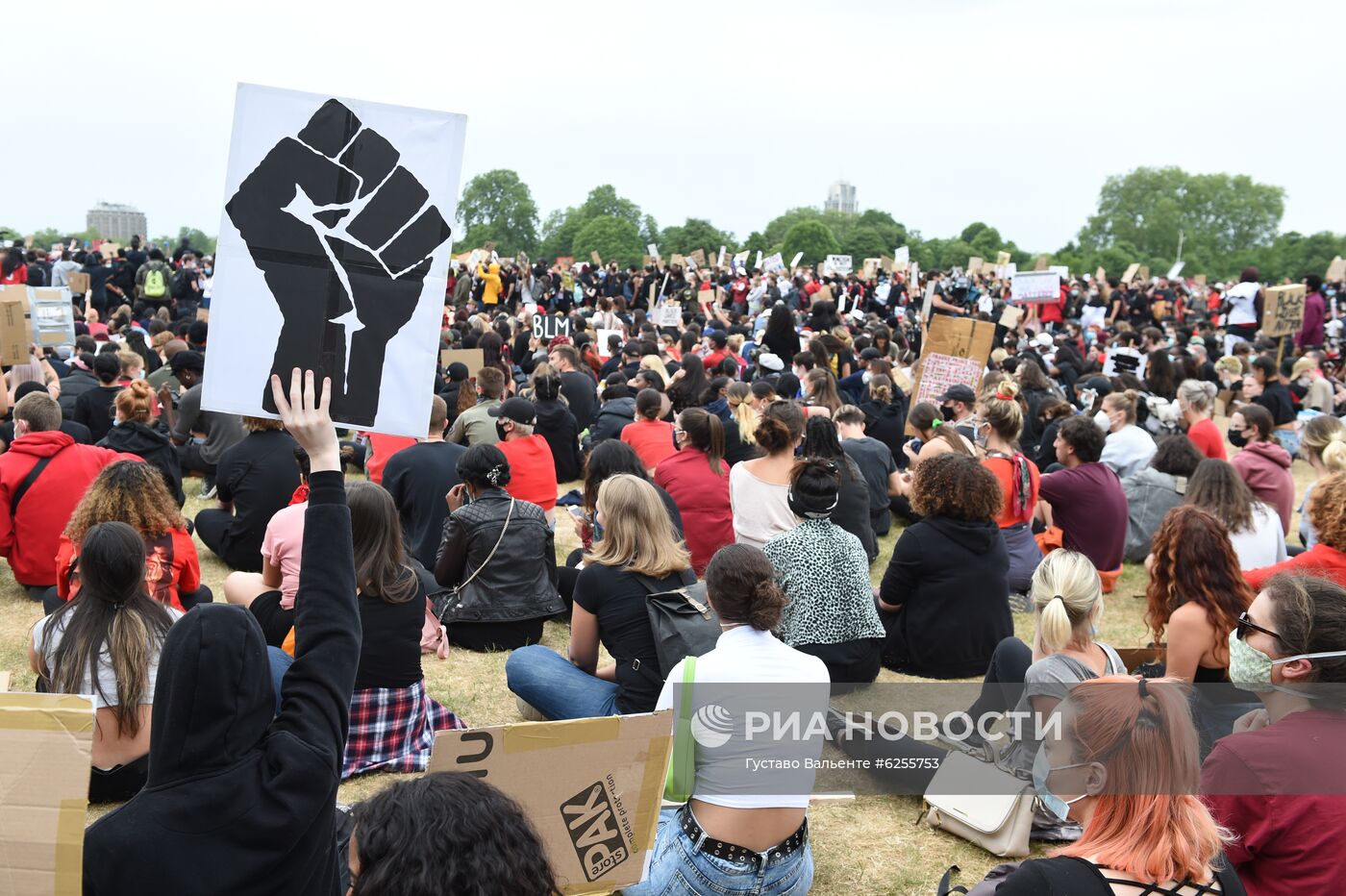 Акция в Лондоне в поддержку протестующих США