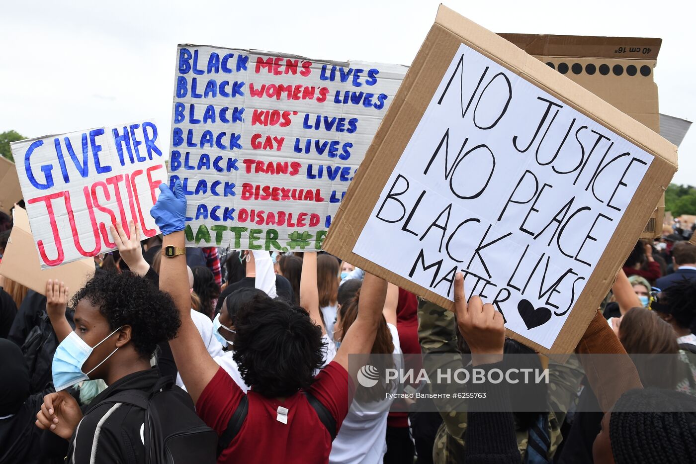 Акция в Лондоне в поддержку протестующих США