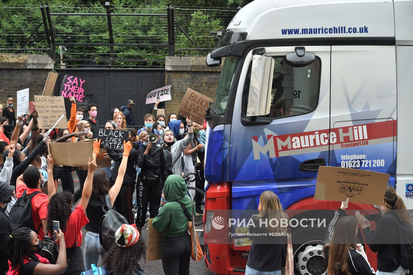 Акция в Лондоне в поддержку протестующих США