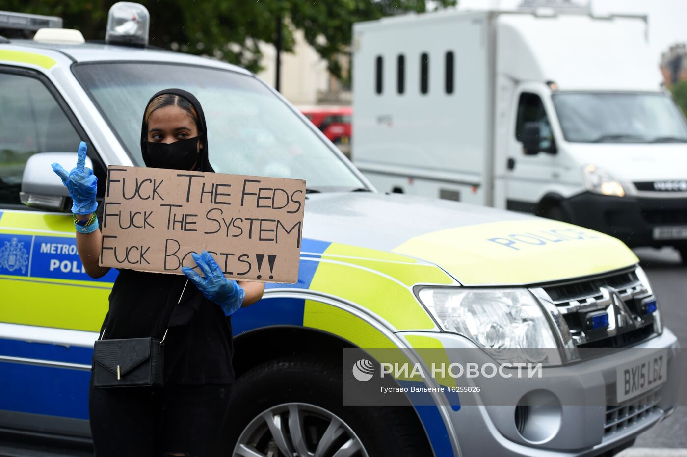 Акция в Лондоне в поддержку протестующих США