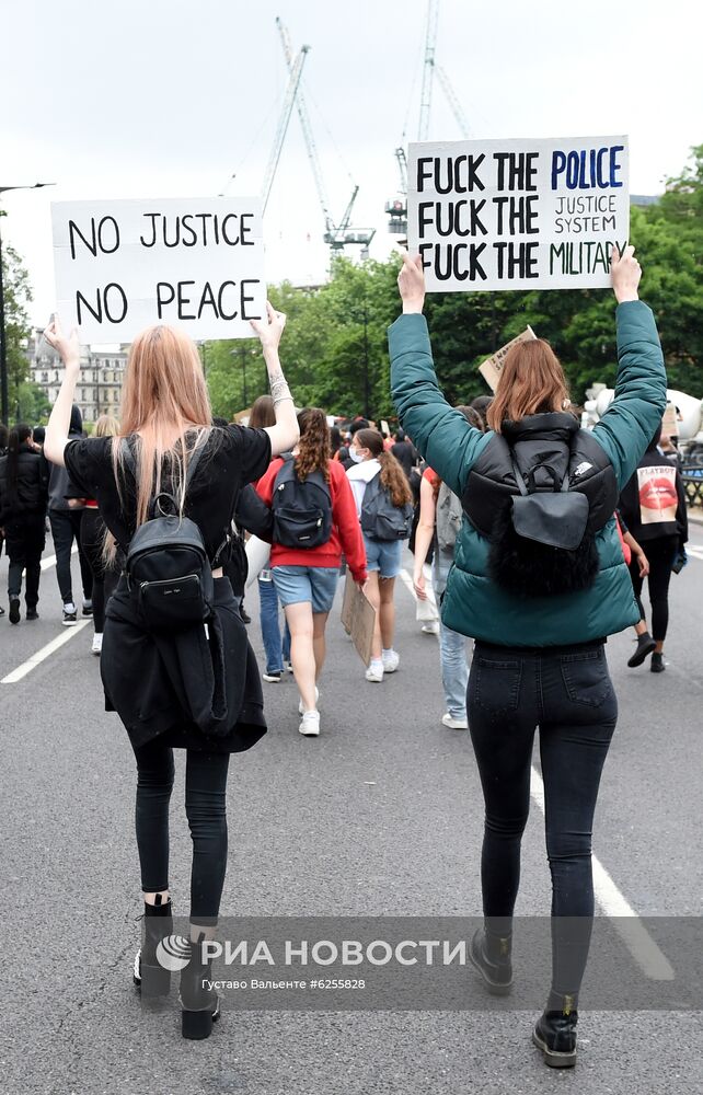 Акция в Лондоне в поддержку протестующих США