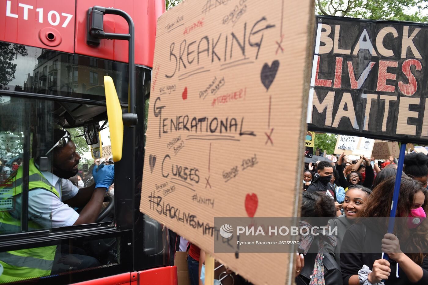 Акция в Лондоне в поддержку протестующих США