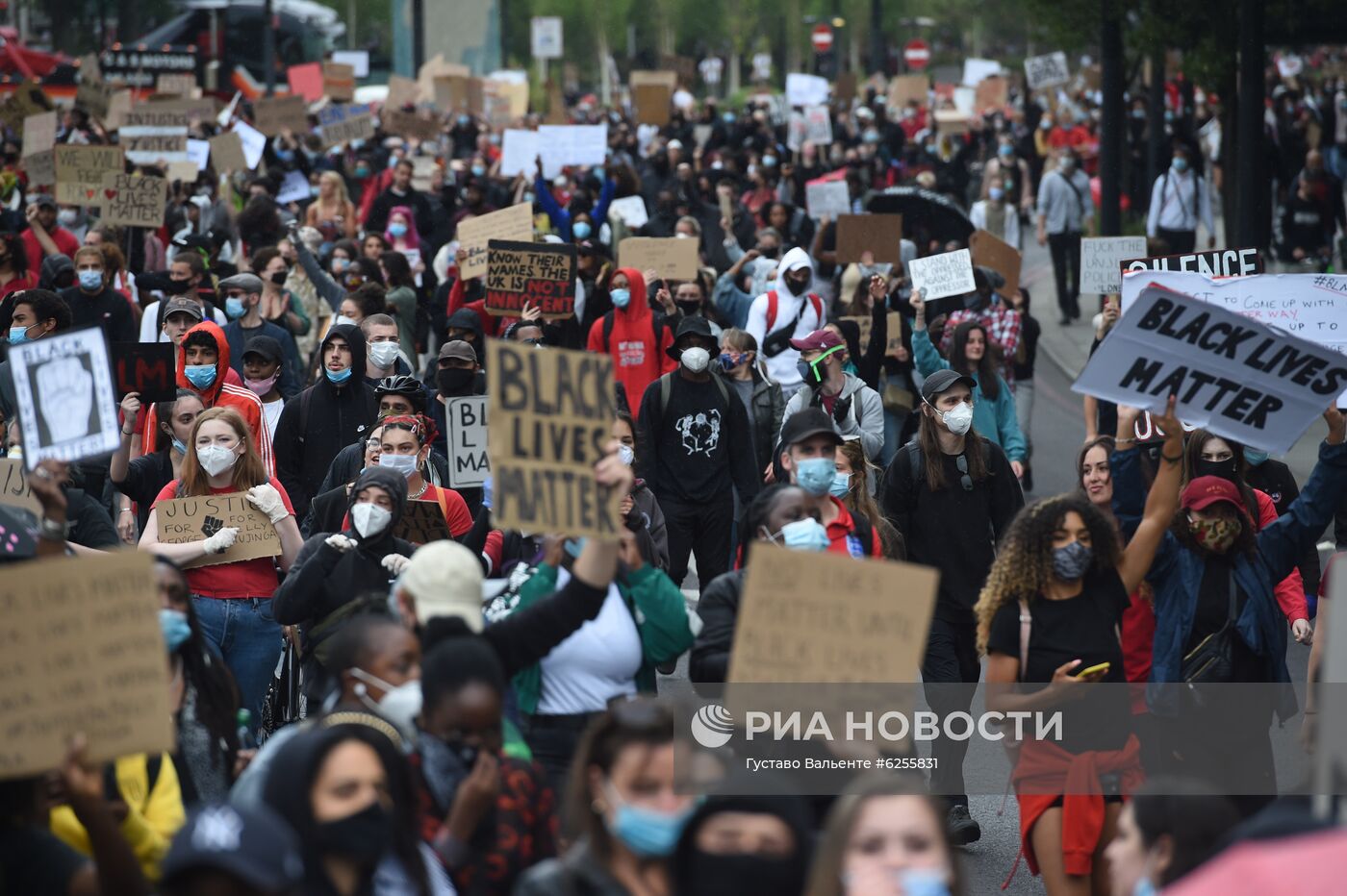 Акция в Лондоне в поддержку протестующих США