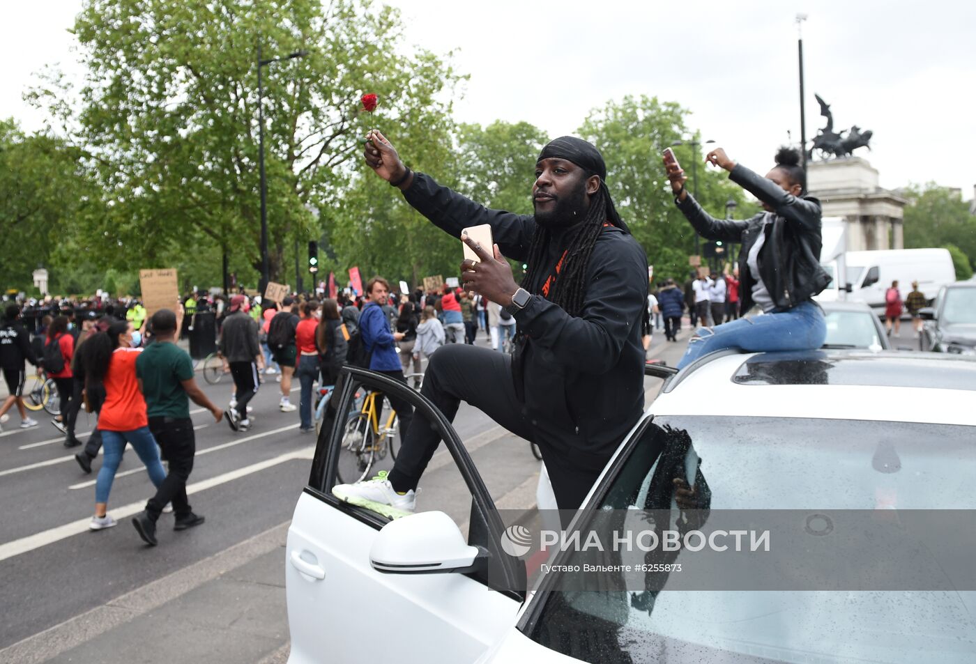 Акция в Лондоне в поддержку протестующих США