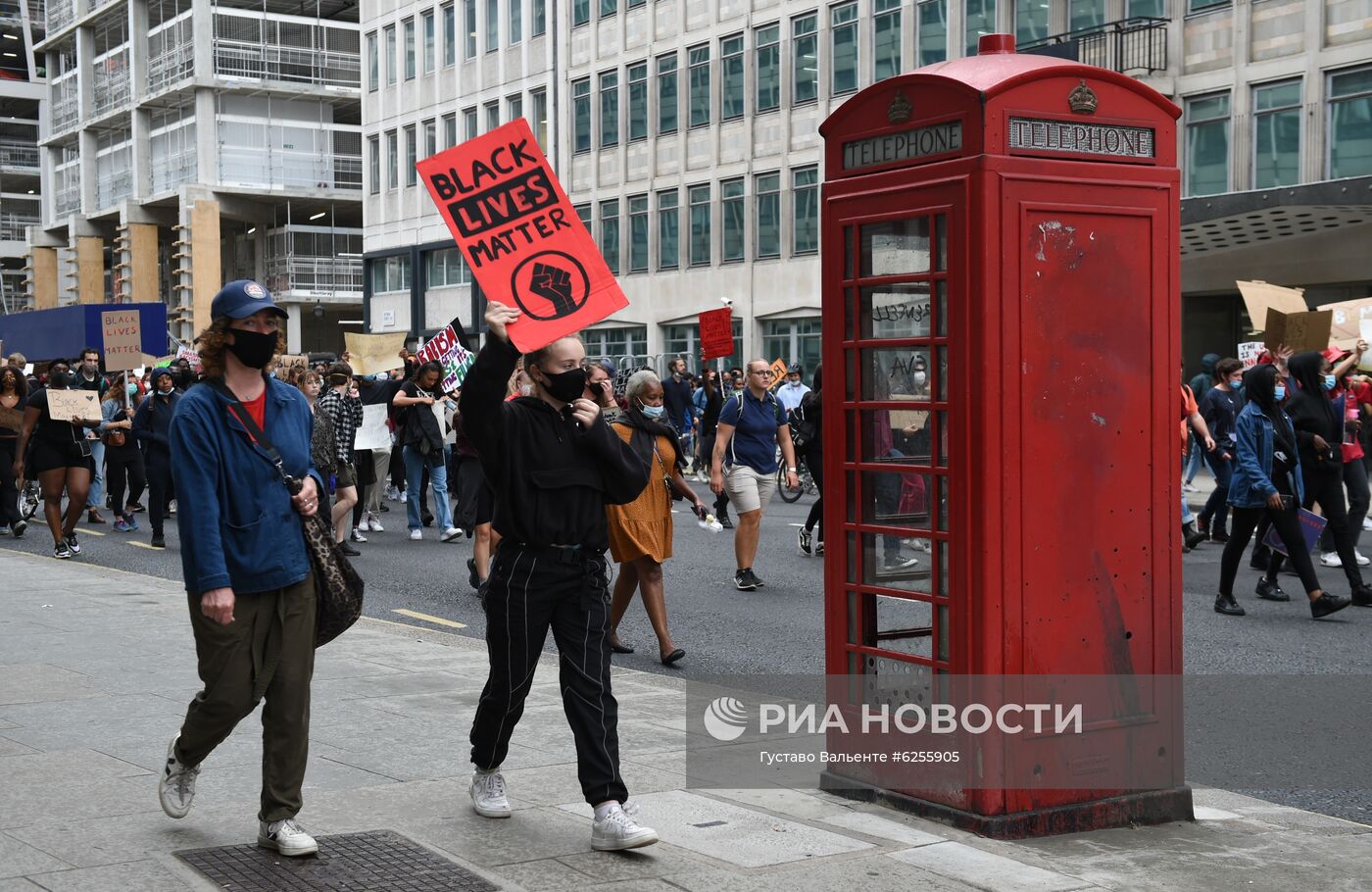 Акция в Лондоне в поддержку протестующих США