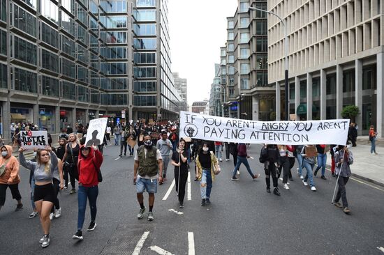 Акция в Лондоне в поддержку протестующих США