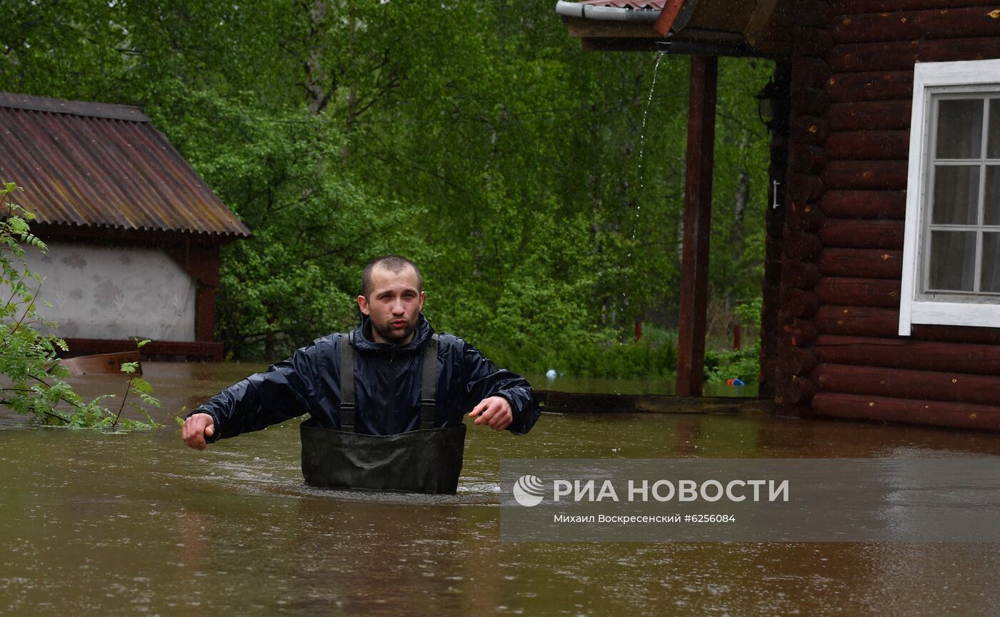 Подтопление дачного поселка в Подмосковье 