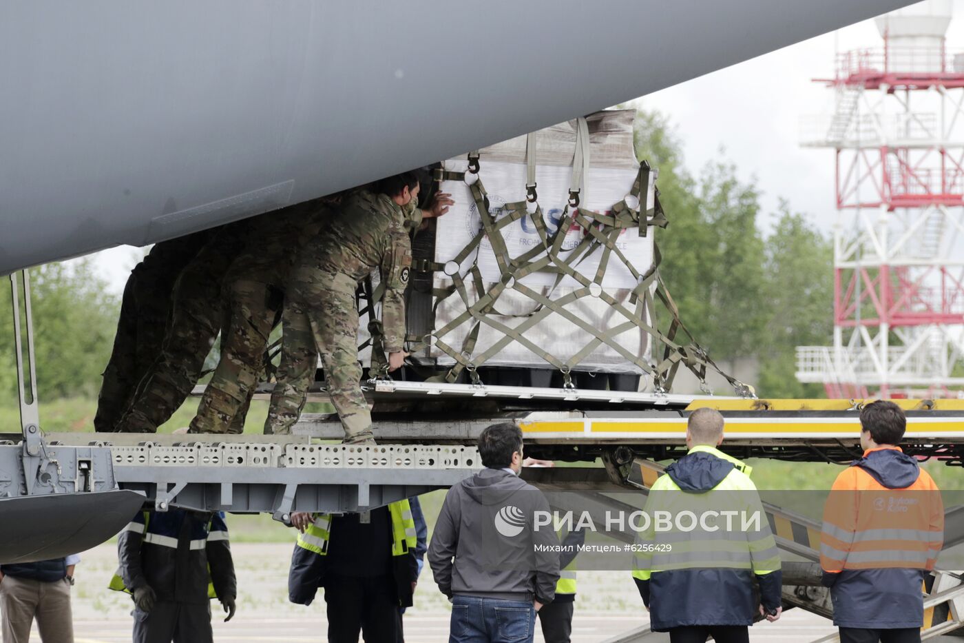 Доставка второй партии аппаратов ИВЛ из США в Москву