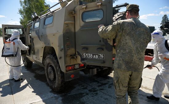 Дезинфекция военной техники для участия в параде Победы в Екатеринбурге