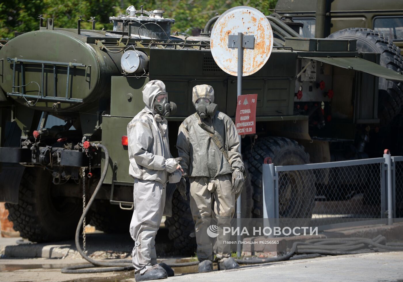 Дезинфекция военной техники для участия в параде Победы в Екатеринбурге