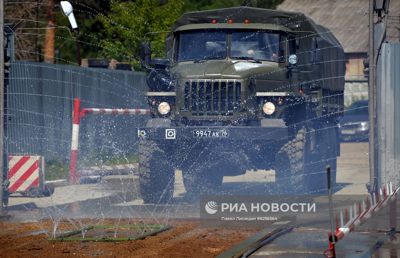 Дезинфекция военной техники для участия в параде Победы в Екатеринбурге