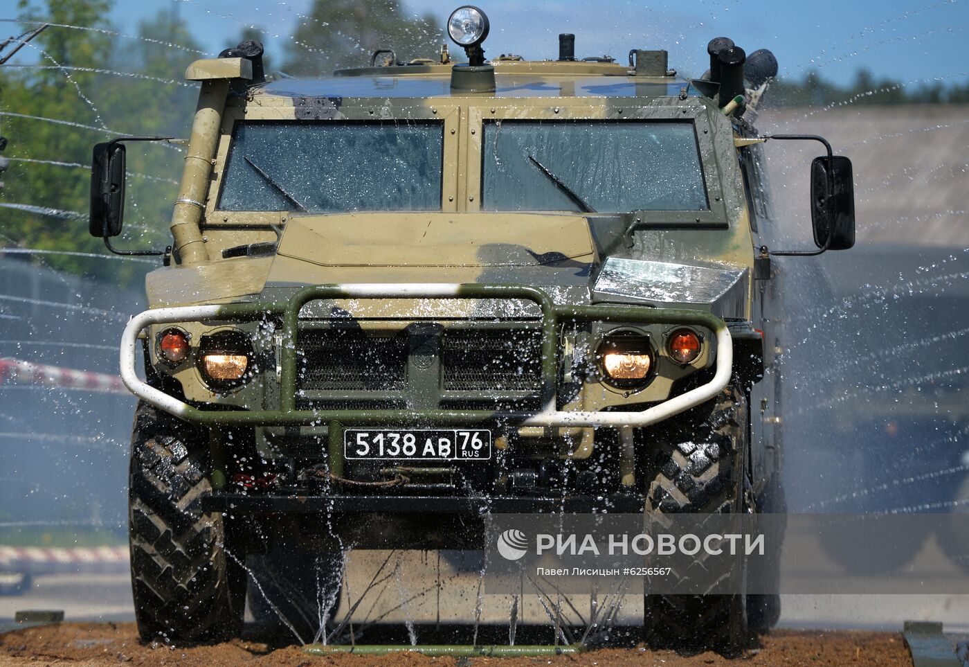 Дезинфекция военной техники для участия в параде Победы в Екатеринбурге