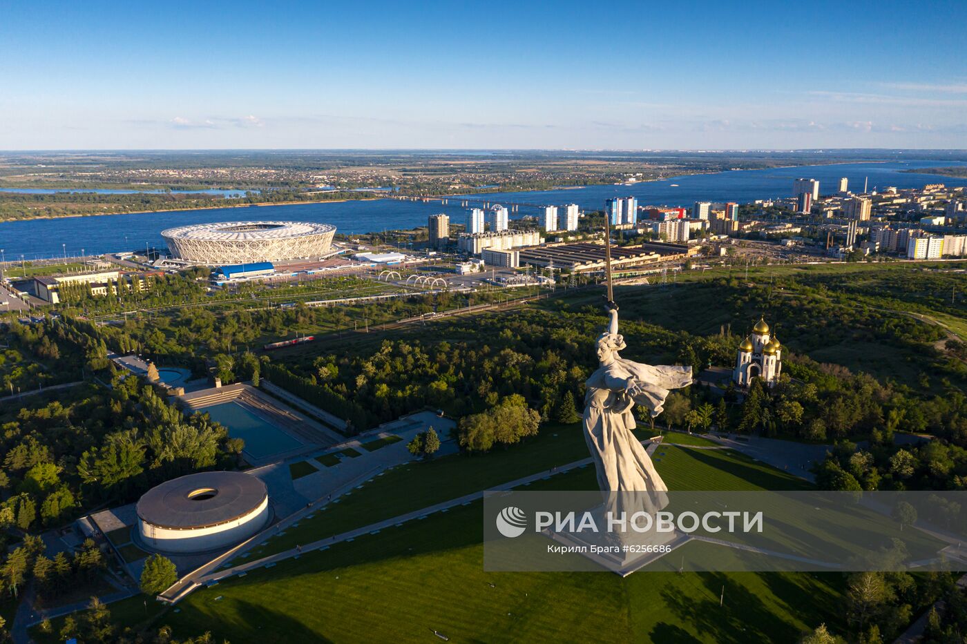 Монумент "Родина-мать зовет!" на Мамаевом кургане после реставрации