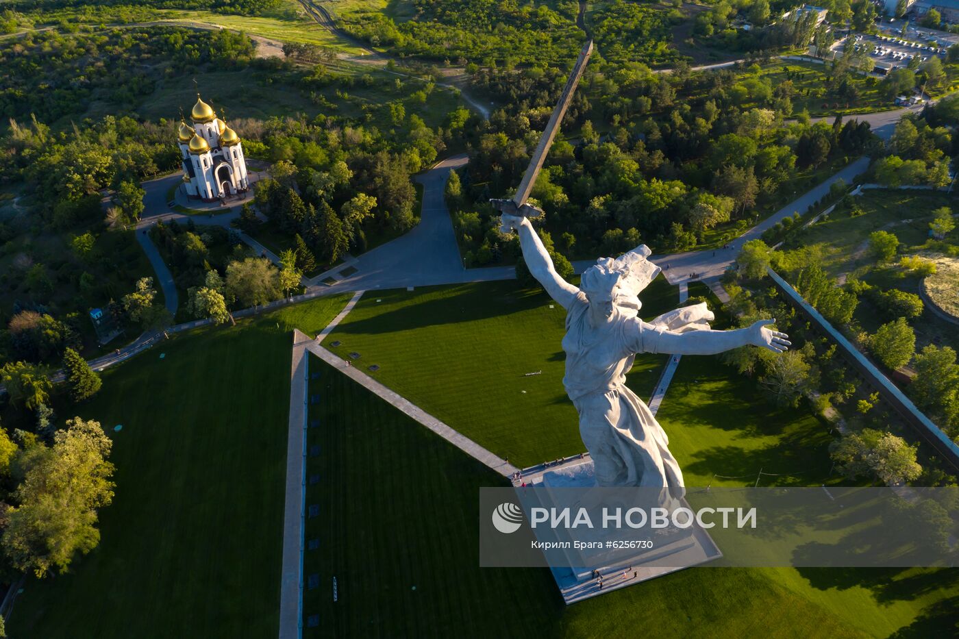 Монумент "Родина-мать зовет!" на Мамаевом кургане после реставрации