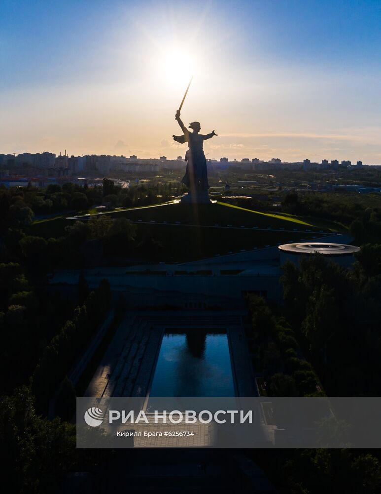 Монумент "Родина-мать зовет!" на Мамаевом кургане после реставрации