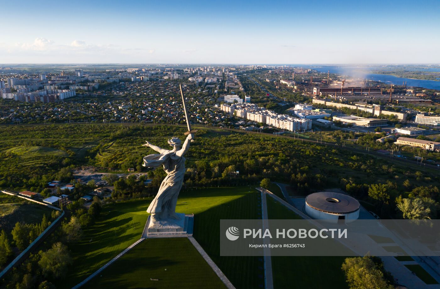 Монумент "Родина-мать зовет!" на Мамаевом кургане после реставрации