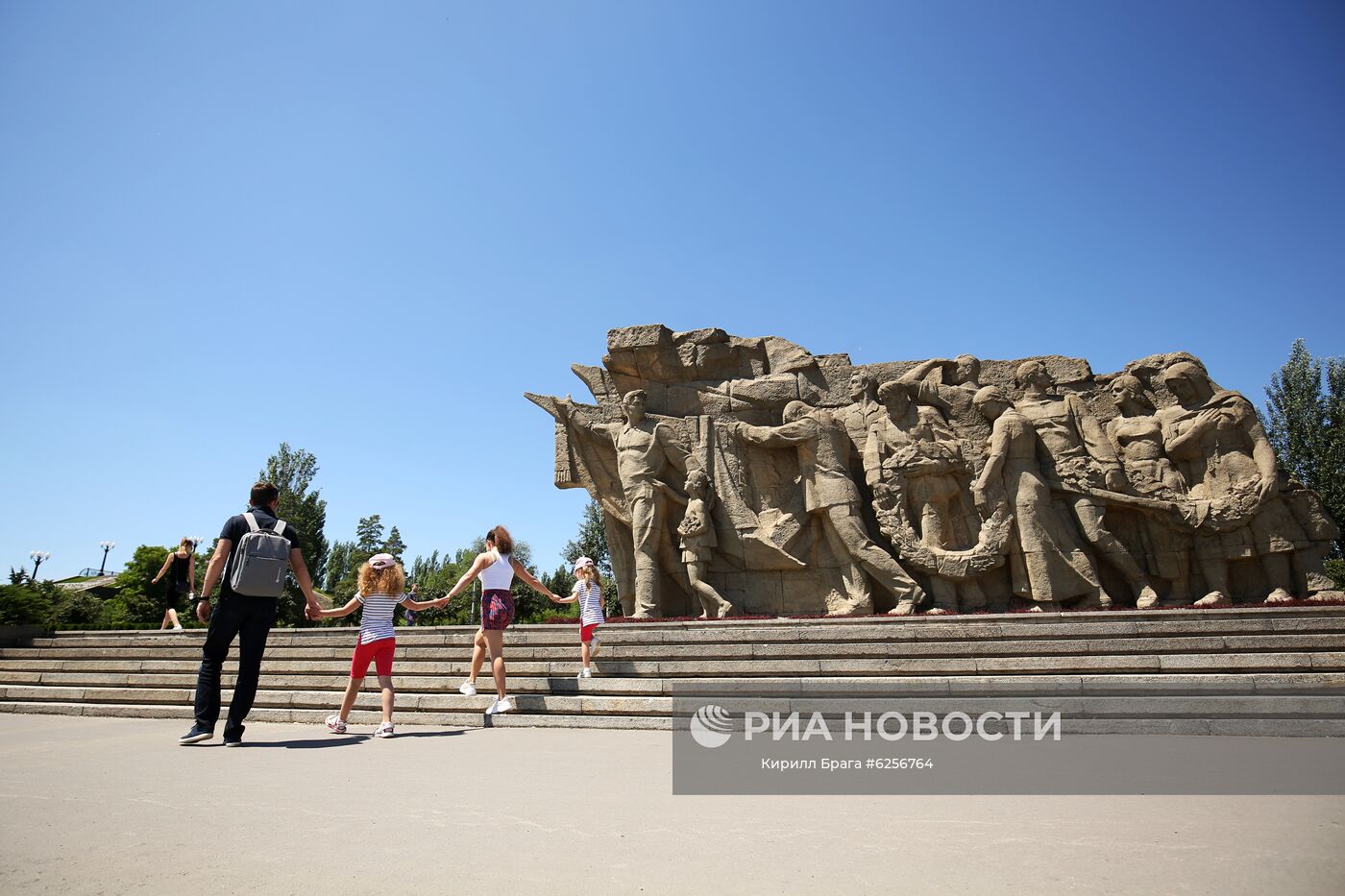 Монумент "Родина-мать зовет!" на Мамаевом кургане после реставрации