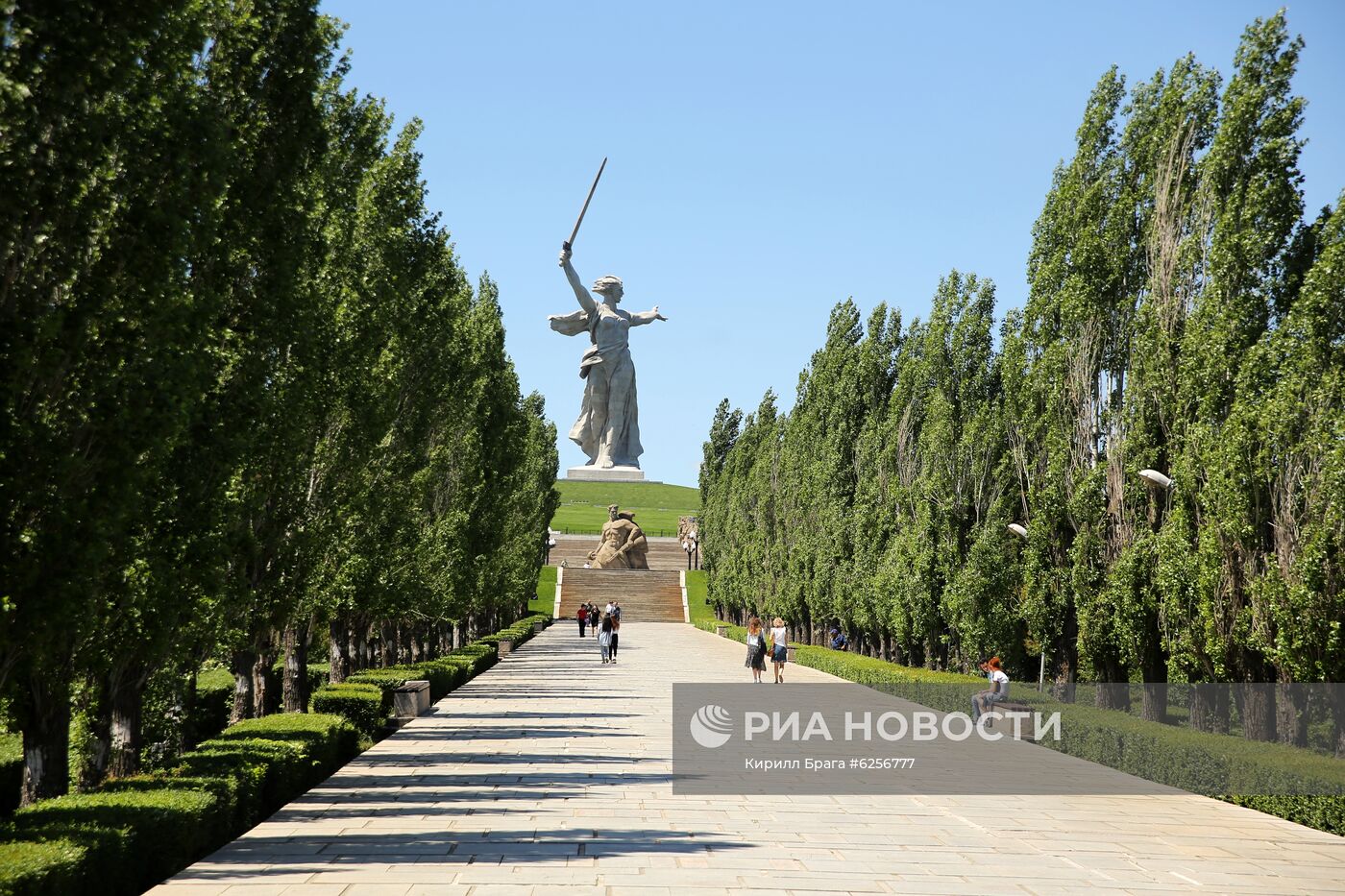 Монумент "Родина-мать зовет!" на Мамаевом кургане после реставрации