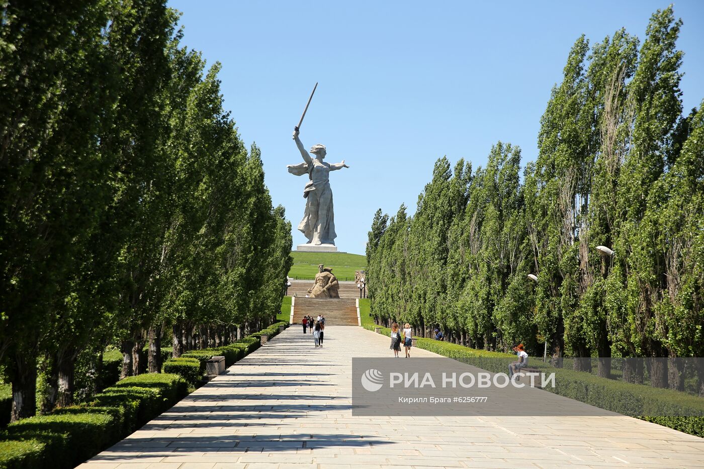 Монумент "Родина-мать зовет!" на Мамаевом кургане после реставрации