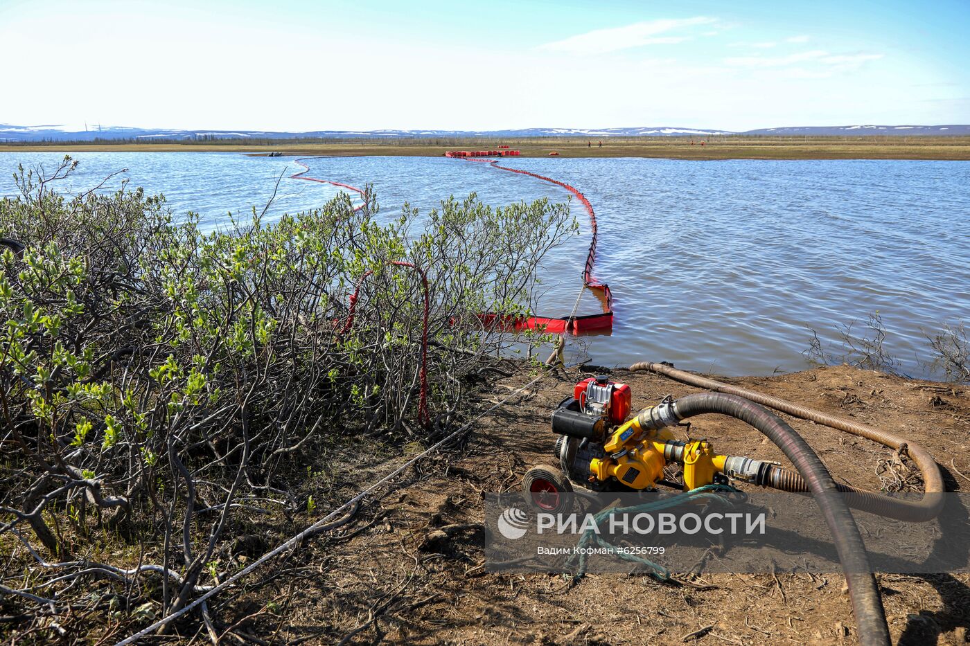 Ликвидация ЧС в связи с разливом нефтепродуктов в Норильске