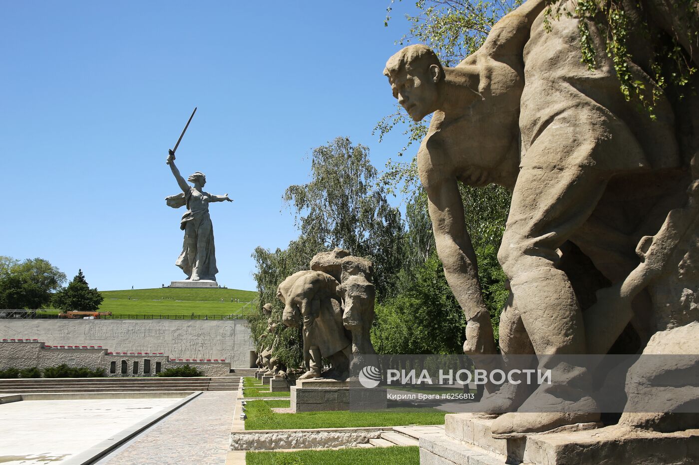 Монумент "Родина-мать зовет!" на Мамаевом кургане после реставрации