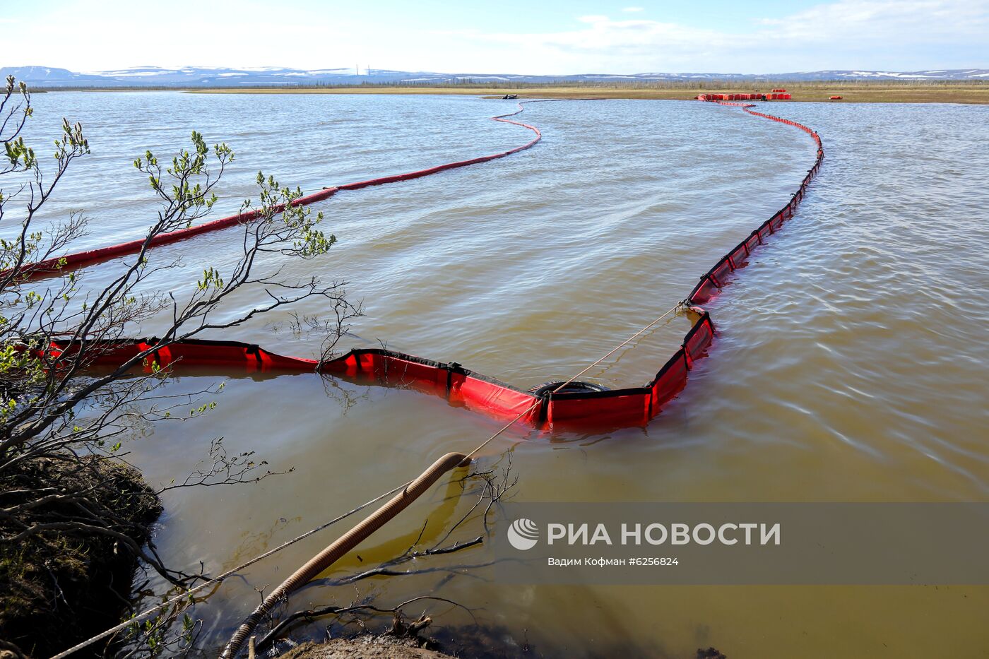 Ликвидация ЧС в связи с разливом нефтепродуктов в Норильске