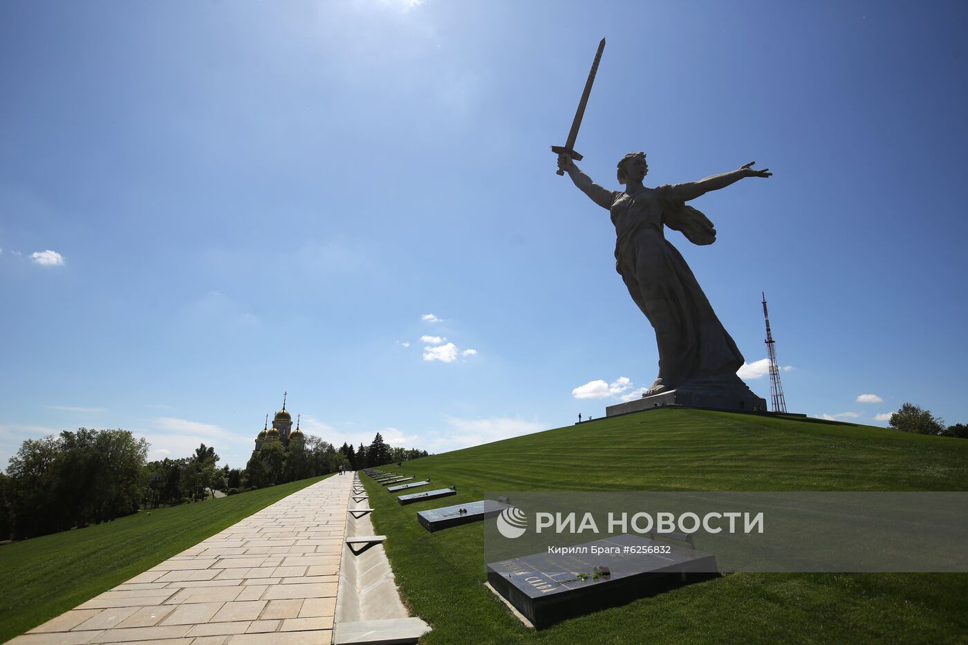 Монумент "Родина-мать зовет!" на Мамаевом кургане после реставрации