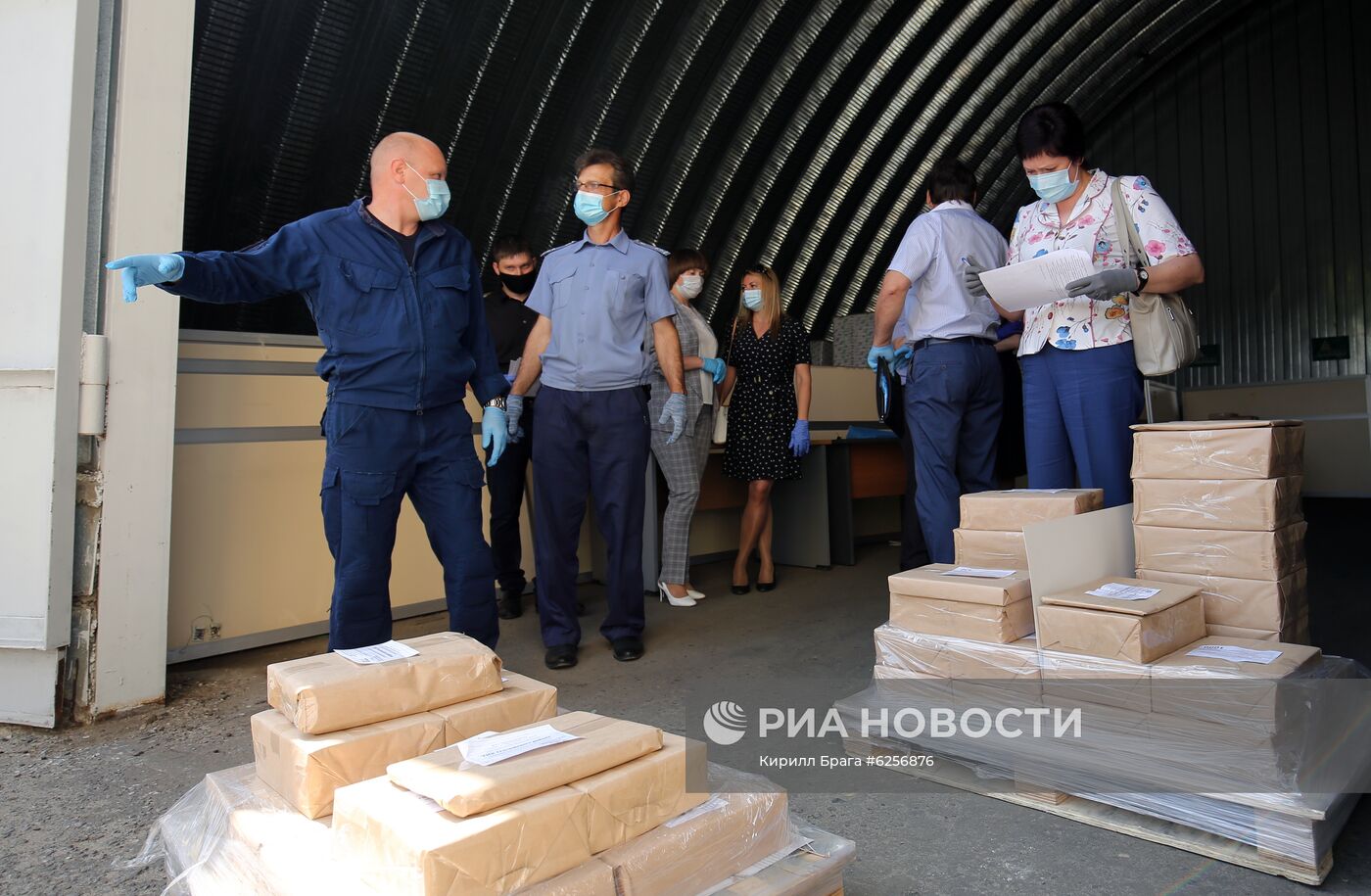 Подготовка бюллетеней для голосования по поправкам в Конституцию