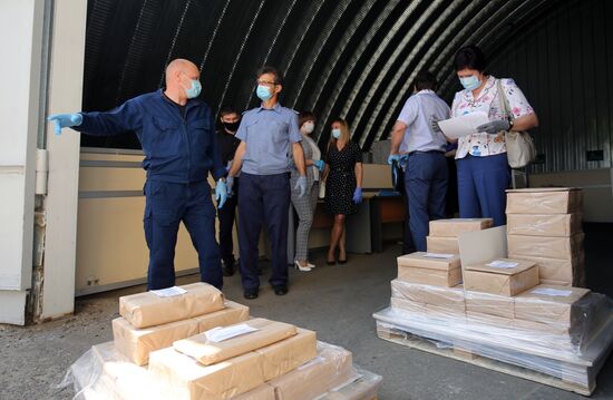 Подготовка бюллетеней для голосования по поправкам в Конституцию