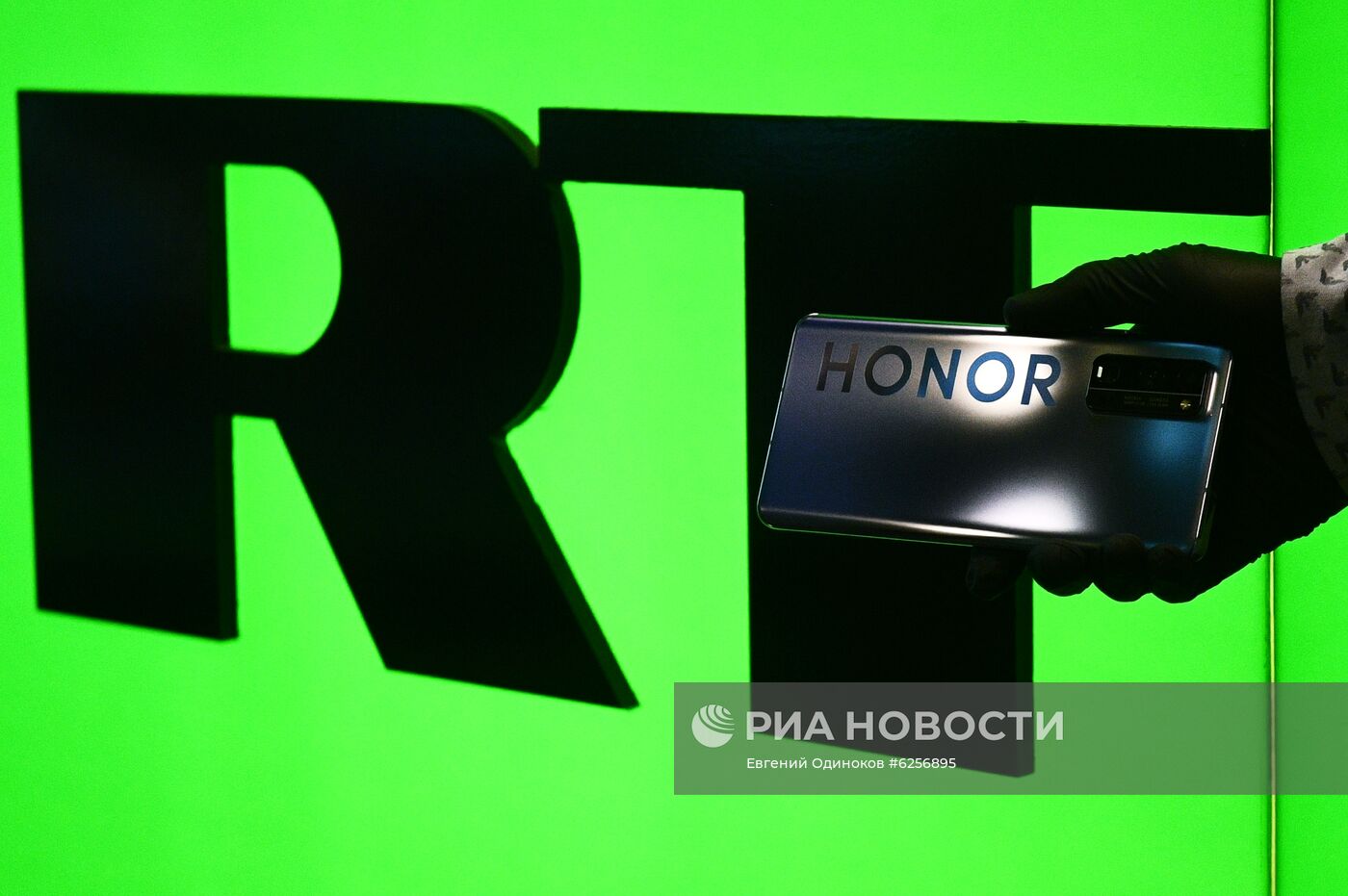 RT стал официальным партнером HUAWEI и HONOR в России