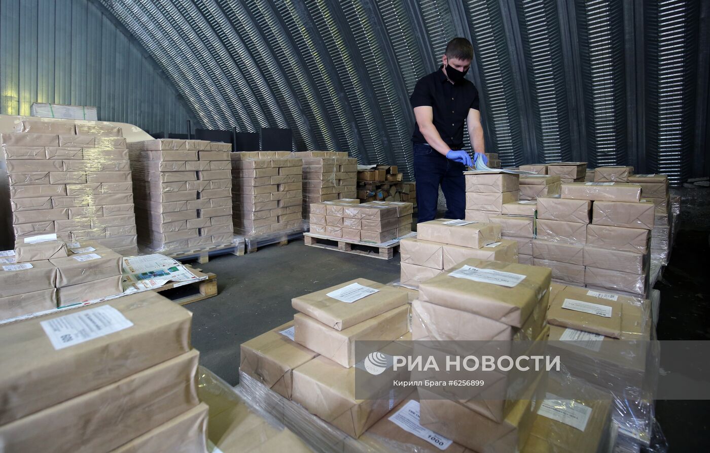 Подготовка бюллетеней для голосования по поправкам в Конституцию