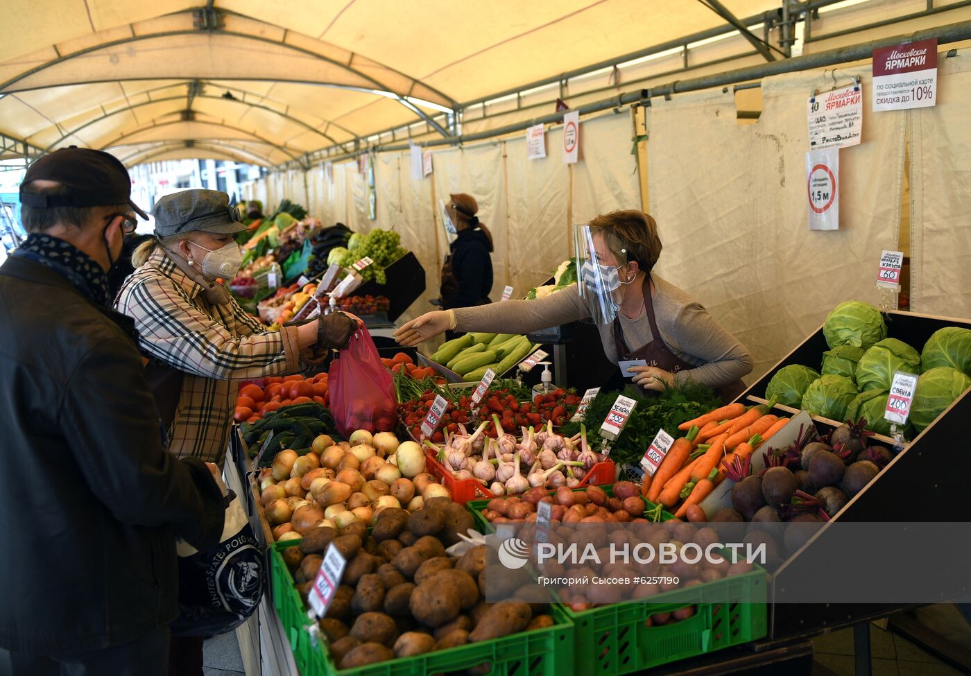 Возобновление работы продовольственных ярмарок выходного дня | РИА Новости  Медиабанк