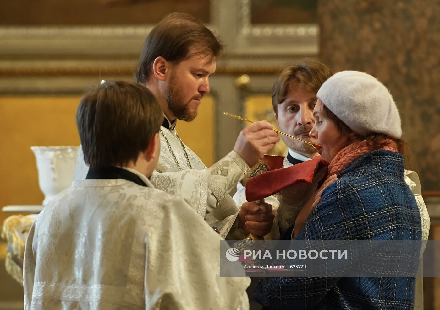 В Санкт-Петербурге возобновляют работу храмы