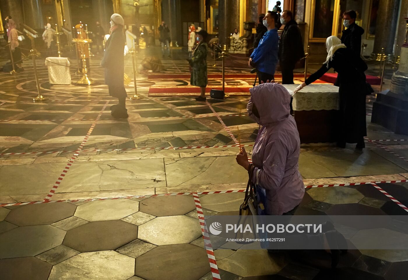 В Санкт-Петербурге возобновляют работу храмы