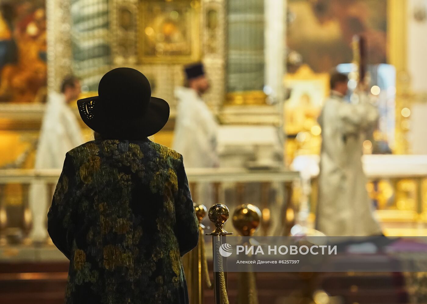 В Санкт-Петербурге возобновляют работу храмы