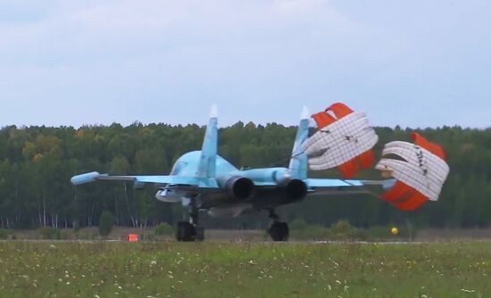 Подготовка экипажей Су-34 ЦВО к воздушной части парада к 75-летию Победы
