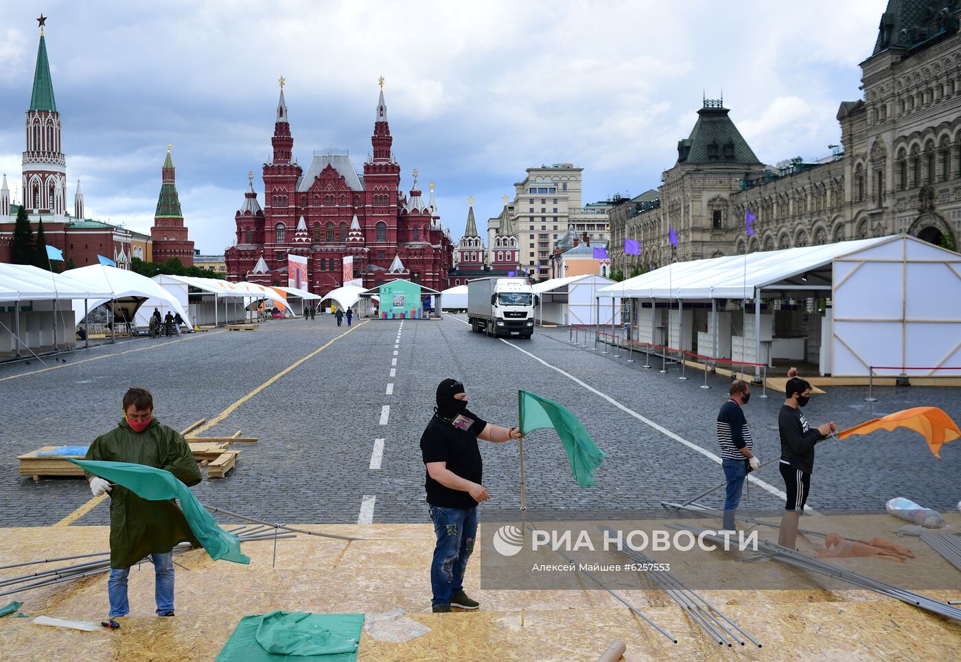 Подготовка к книжному фестивалю "Красная площадь"