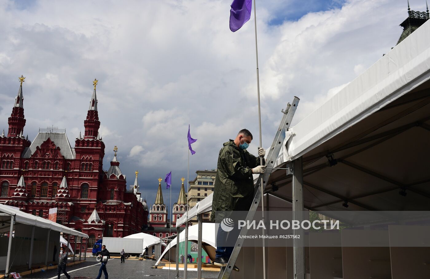 Подготовка к книжному фестивалю "Красная площадь"