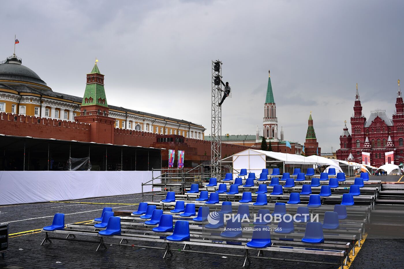 Подготовка к книжному фестивалю "Красная площадь"