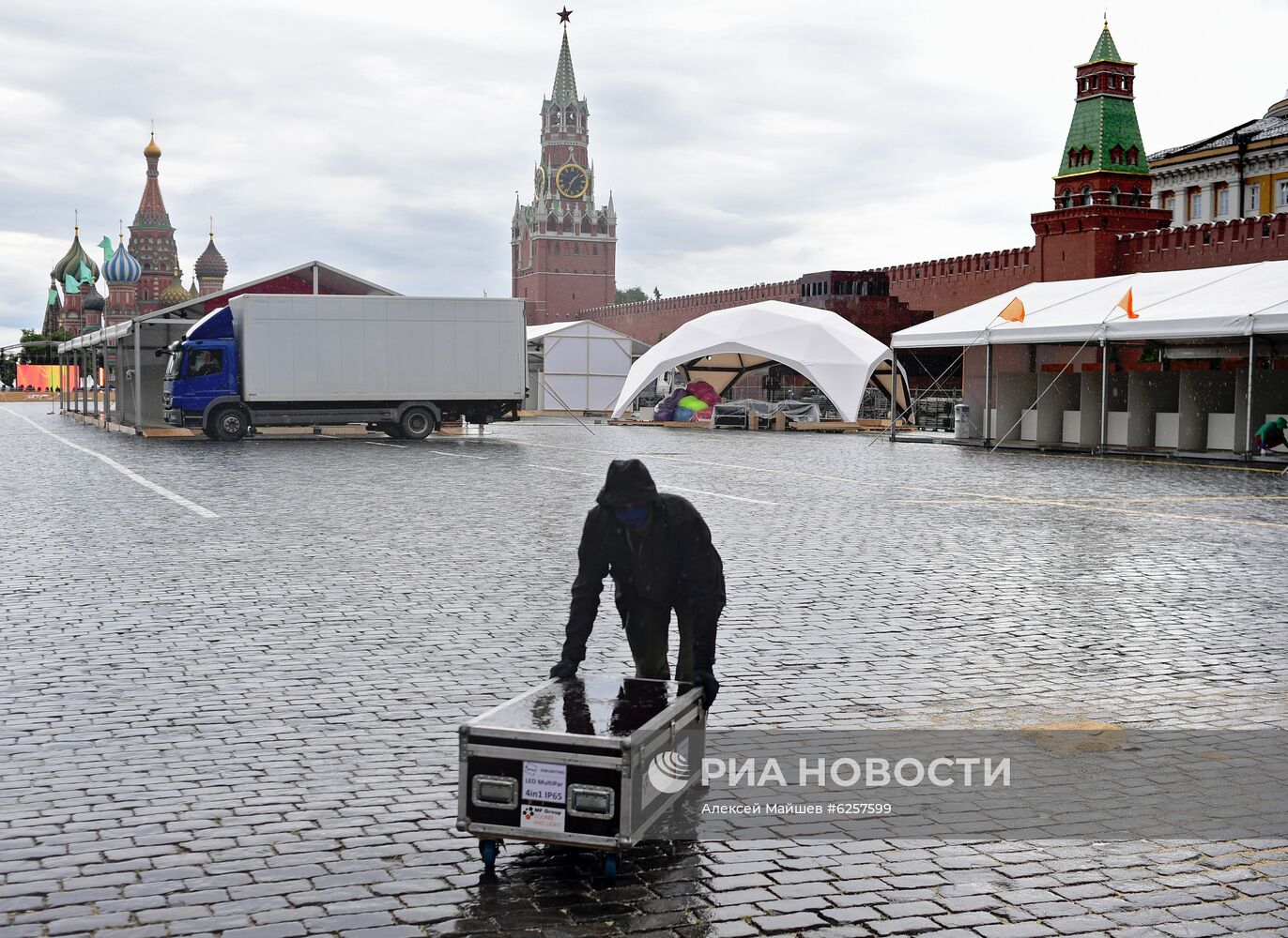 Подготовка к книжному фестивалю "Красная площадь"