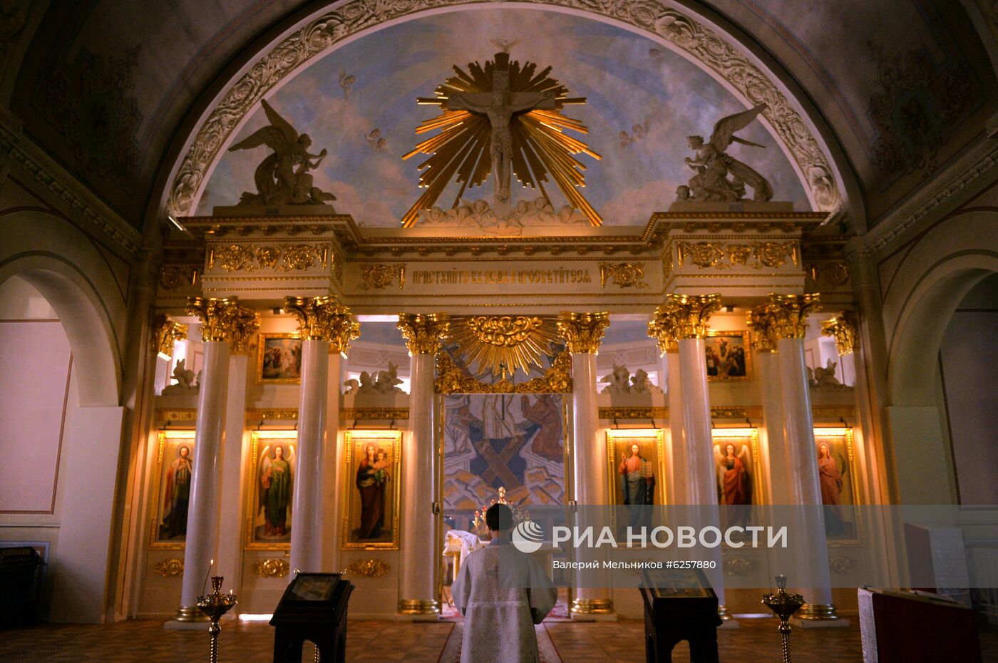 В Москве открылись православные храмы  