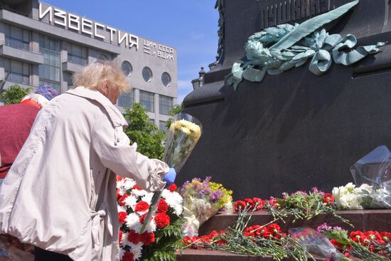 Возложение цветов к памятнику А. С. Пушкину 