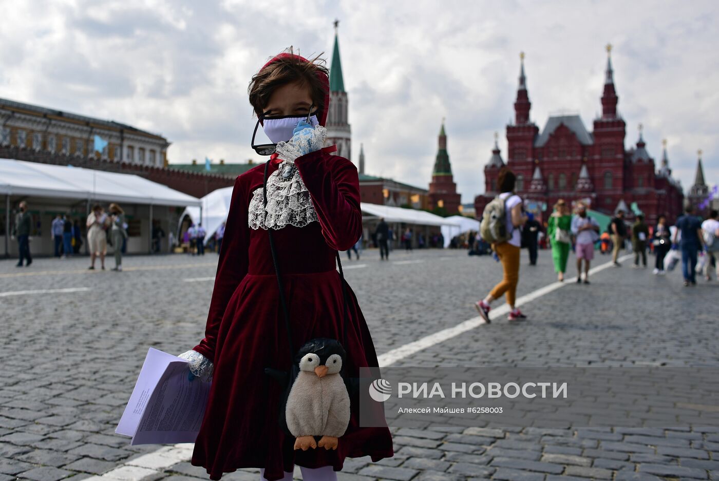 Книжный фестиваль "Красная площадь". День первый