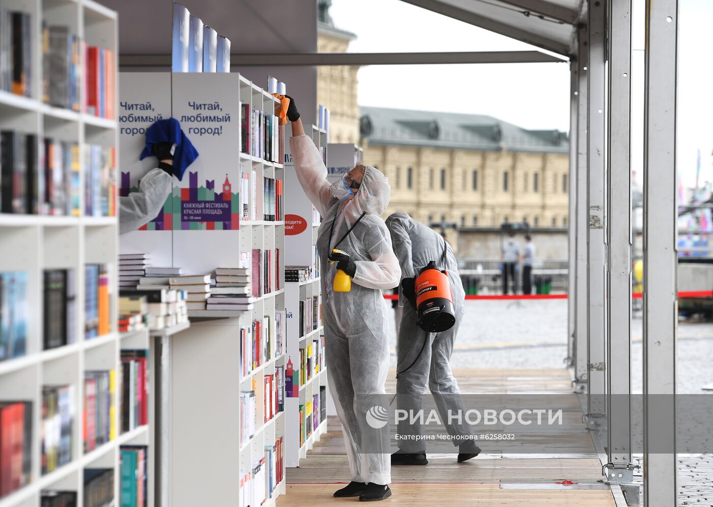 Книжный фестиваль "Красная площадь". День первый