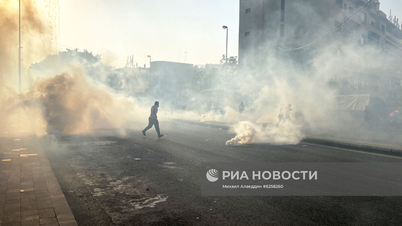 Акция протеста в Бейруте 