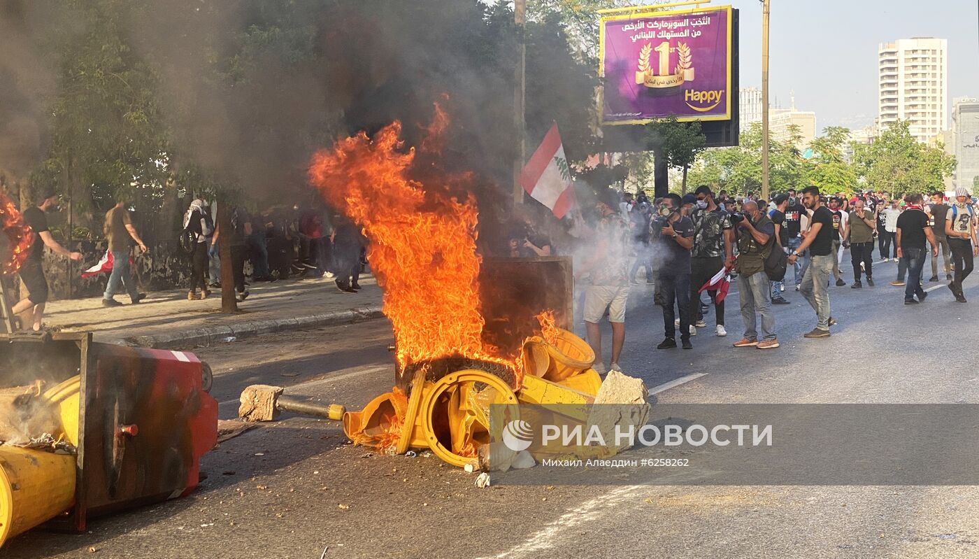 Акция протеста в Бейруте 