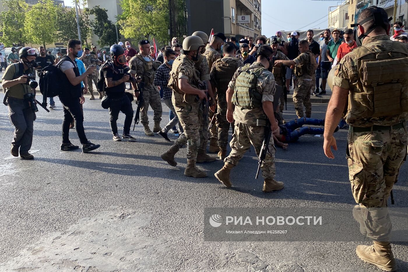 Акция протеста в Бейруте 