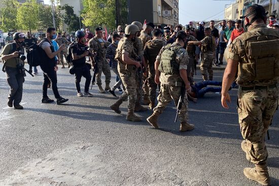 Акция протеста в Бейруте 