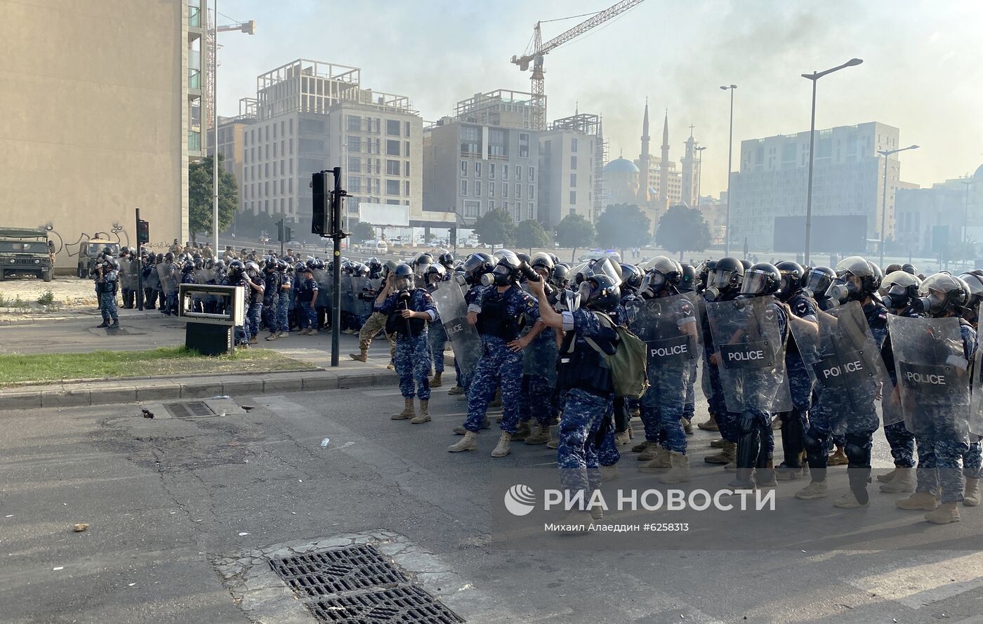 Акция протеста в Бейруте 